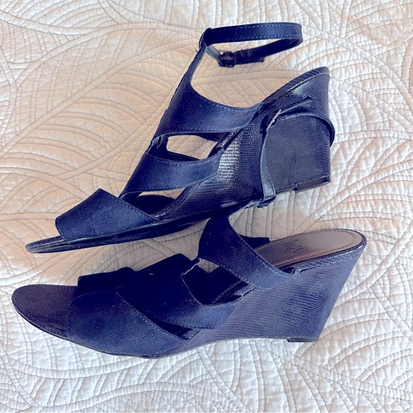 Impo Shoes Women's Wedge Sandals Navy Blue Size 10 like new never worn - Picture 7 of 10